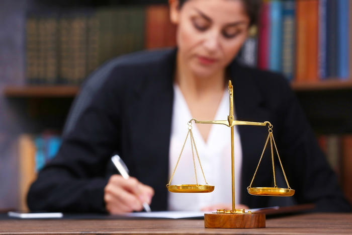 Lucruri importante pe care trebuie sa le stii atunci cand angajezi un avocat